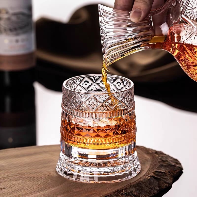 🥃Rotating Crystal Whiskey Tumbler Glass